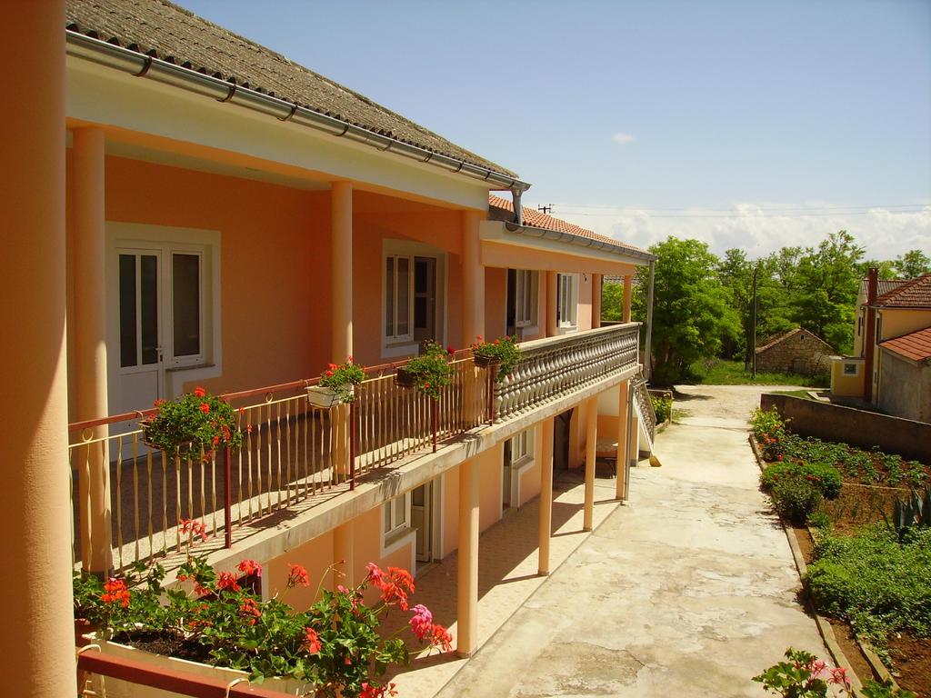 Apartments Anka Привлака Экстерьер фото